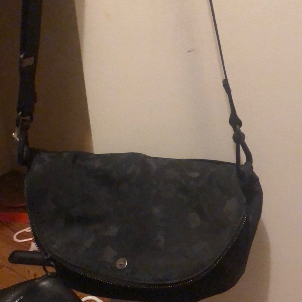Lululemon camo crossbody